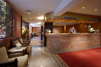 S Aura Hotel