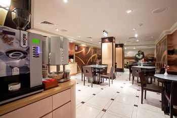 S Aura Hotel