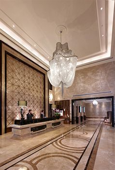 S Aura Hotel