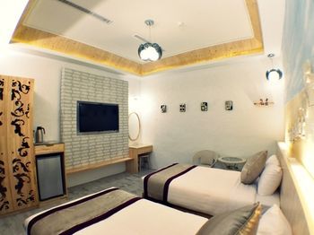 Sin Sin Hotel III