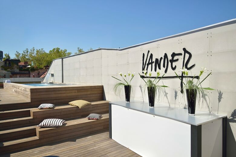 Hotel Vander Urbani Resort