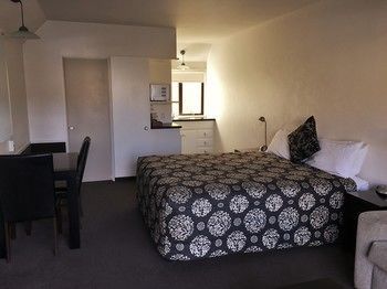 Cable Court Motel