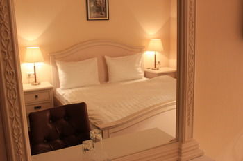 Leonart Hotel