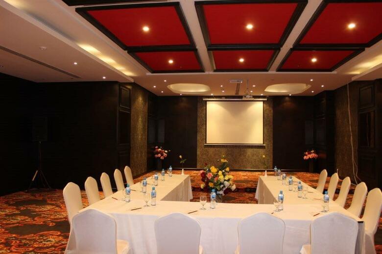 Atiram Premier Hotel