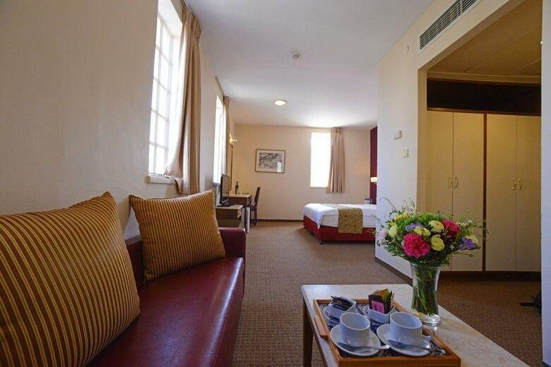 Ymca Three Arches Hotel