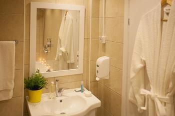 Elis Hotel