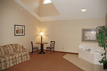 Holiday Inn Express Hotel & Suites Hill City