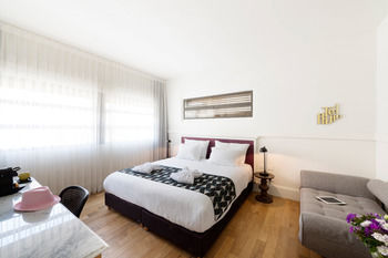 Lily & Bloom Hotel