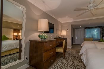 Hotel Almond Tree Inn