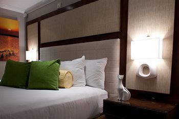 Hotel Almond Tree Inn