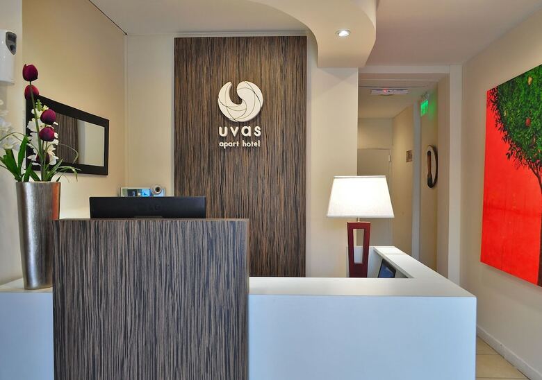 Uvas Apartments