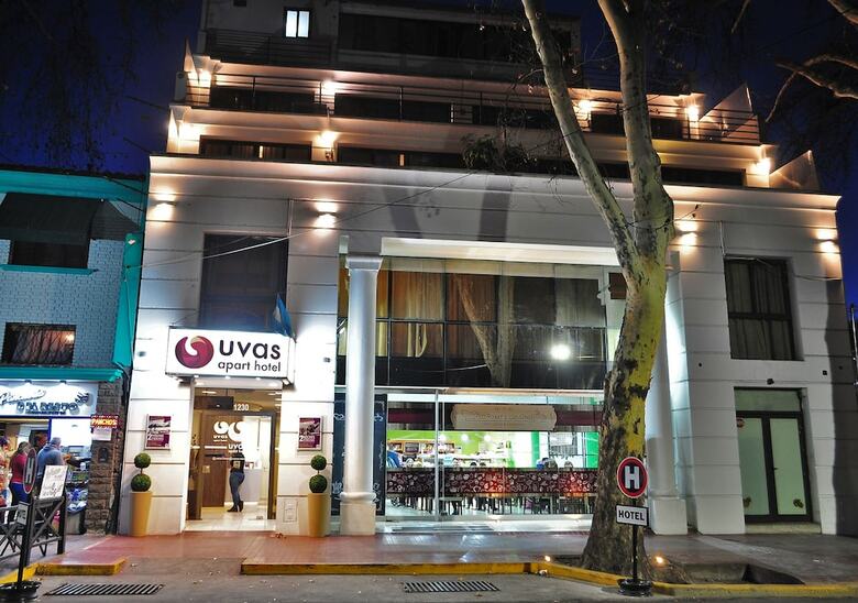 Uvas Apartments