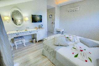 The Pinehill Hotel & Suites