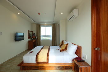 Titan Hotel