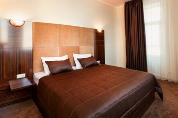 Twin Apart Hotel