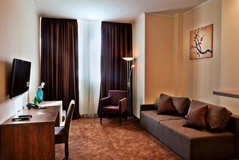Twin Apart Hotel