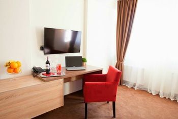 Twin Apart Hotel