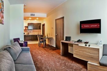 Twin Apart Hotel