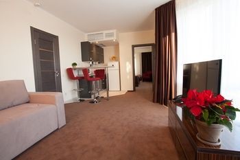 Twin Apart Hotel