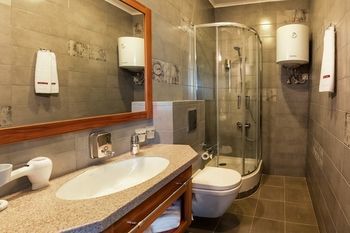 Twin Apart Hotel