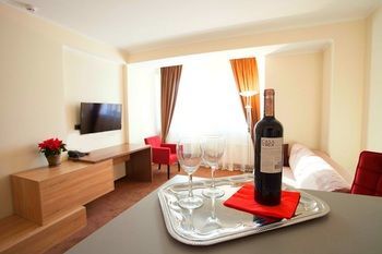 Twin Apart Hotel