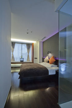 8 Art Hotel
