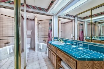 Hotel Plaza On The River