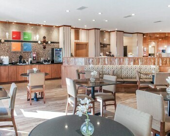 Hotel Comfort Suites
