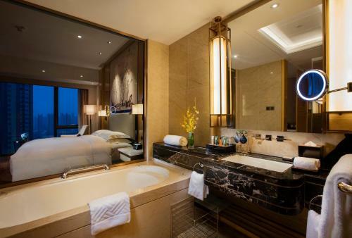 Hotel Hilton Wuhan Riverside