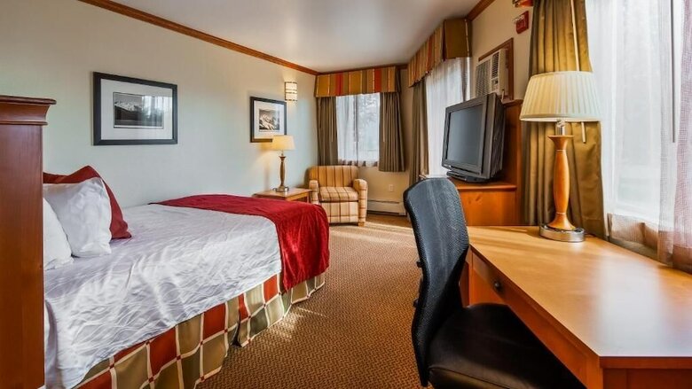 Best Western Plus Edgewater Hotel