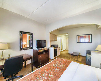 Hotel Comfort Suites Beachside