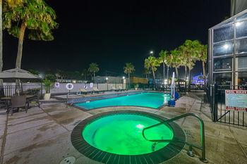 Hotel Comfort Suites Beachside