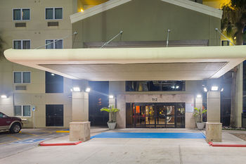 Hotel Comfort Suites Beachside
