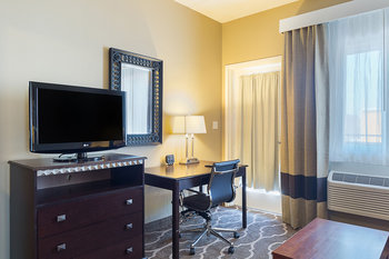 Hotel Comfort Suites Beachside
