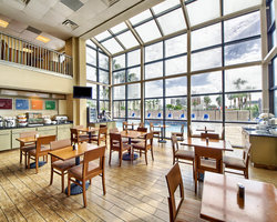Hotel Comfort Suites Beachside