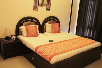 Hotel Oyo Rooms Near Akashneem Marg