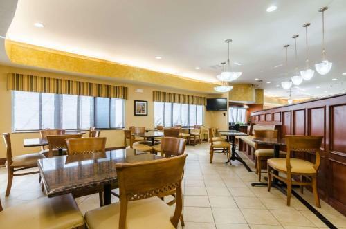 Hotel Comfort Suites Salina