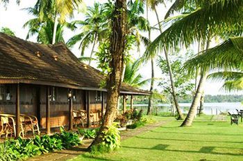 Hotel Kayaloram Heritage Lake Resort