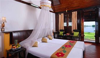 Hotel Kayaloram Heritage Lake Resort