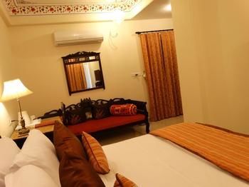 Hotel Umaid Residency