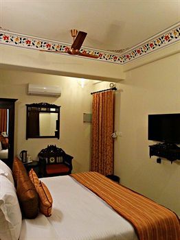 Hotel Umaid Residency