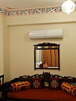 Hotel Umaid Residency