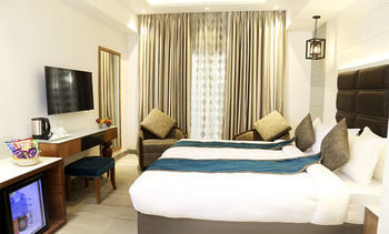 Hotel The Flora Residency