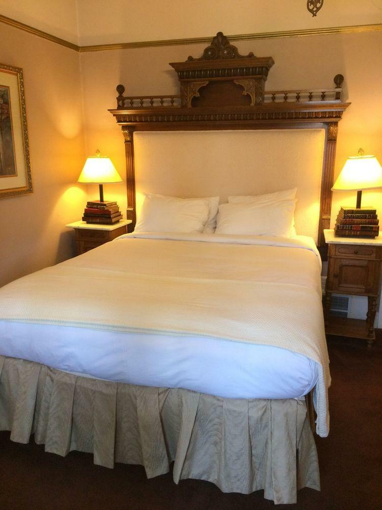 Hostal Cedar Gables Inn