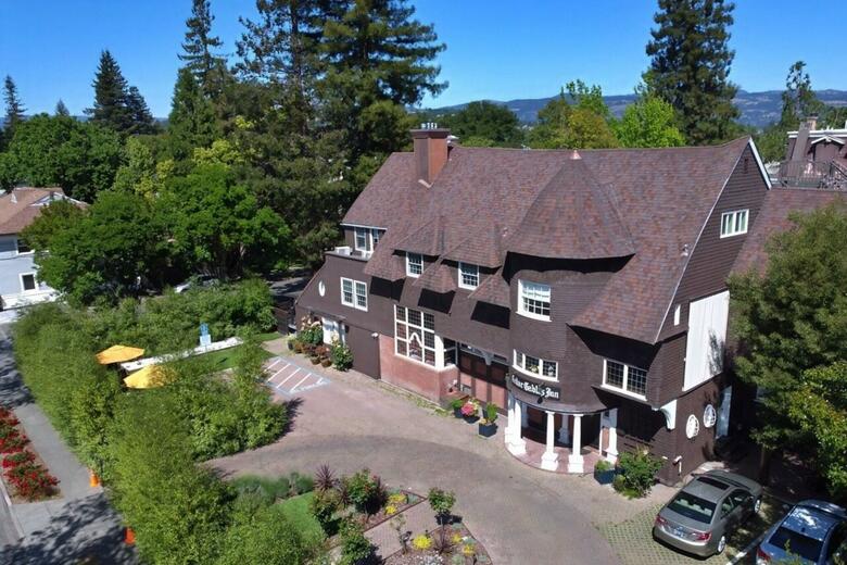 Hostal Cedar Gables Inn