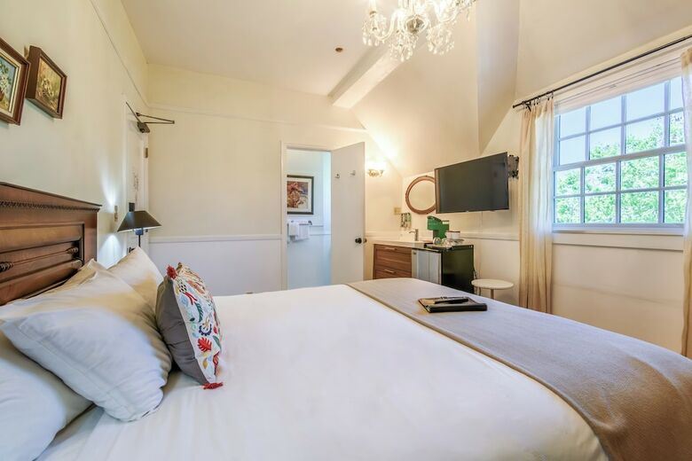 Hostal Cedar Gables Inn