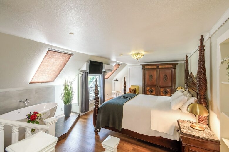 Hostal Cedar Gables Inn