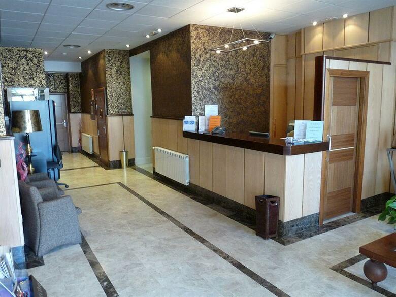 Hotel 4c Puerta Europa