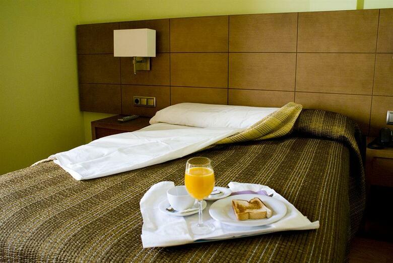 Hotel 4c Puerta Europa