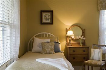 Bed & Breakfast Country Willows Inn